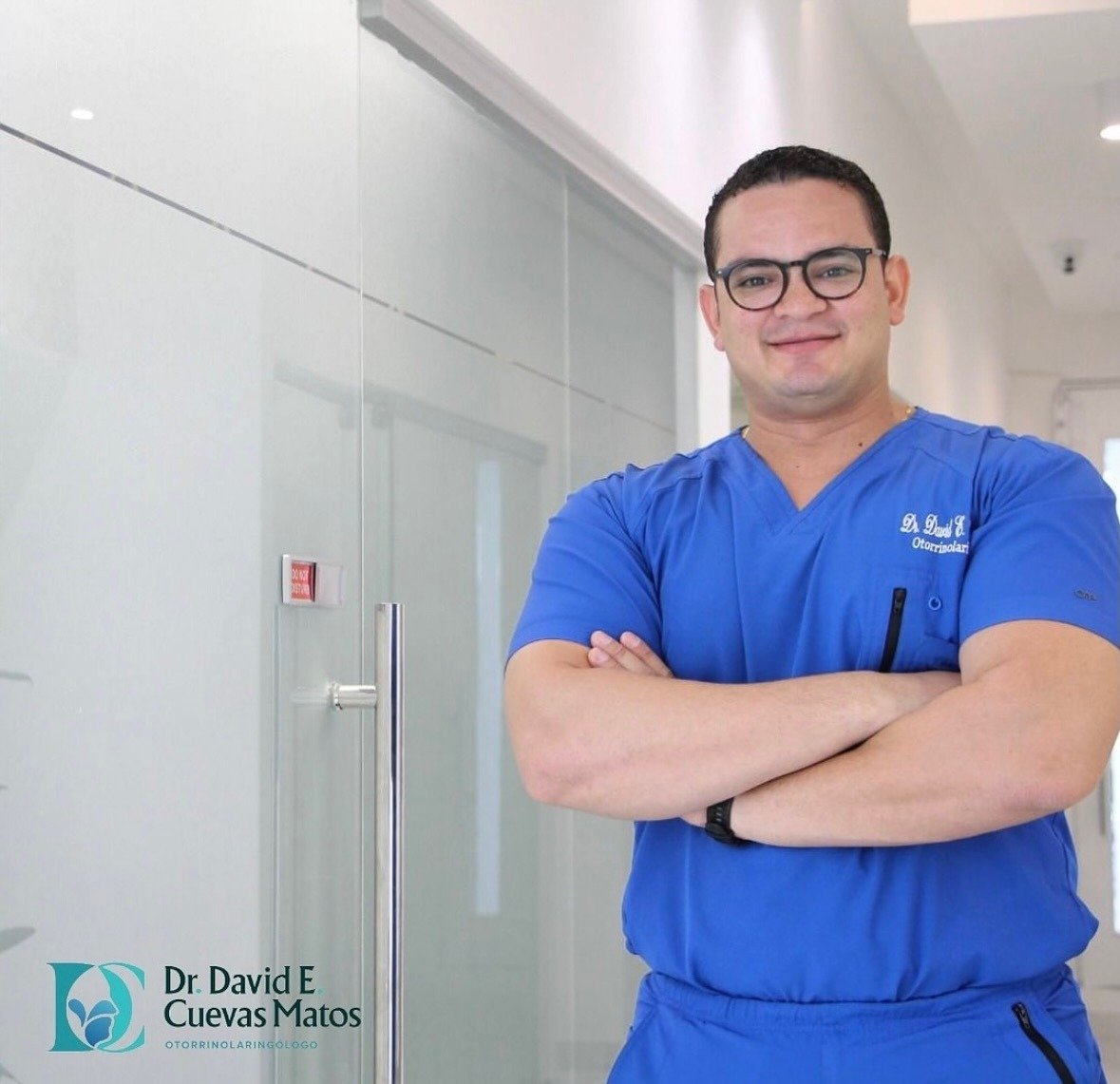 Dr. David Cuevas Matos en un centro médico
